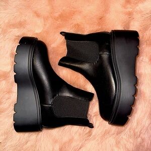 Top Moda - Women’s Black pull on boot platform wedge Chelsea mid booties